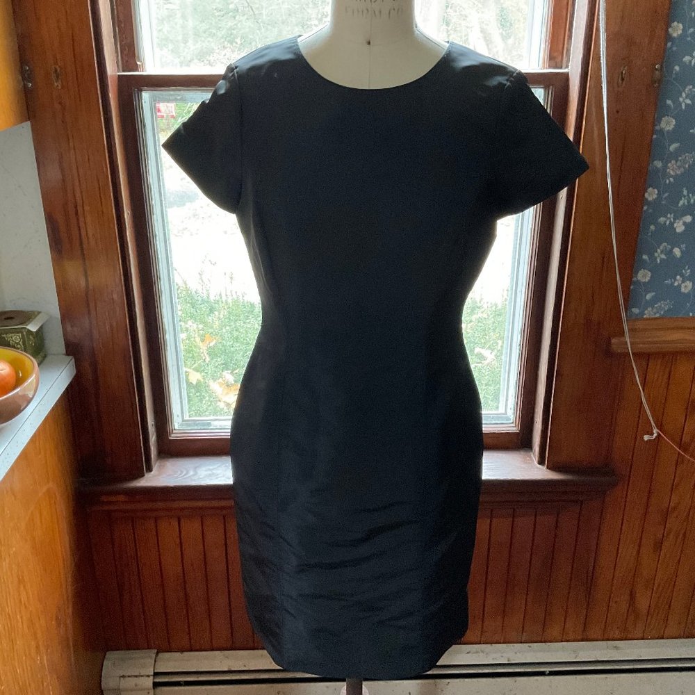 Brooks Brothers LBD black fitted sheath dress grosgrain textured fabric 6P